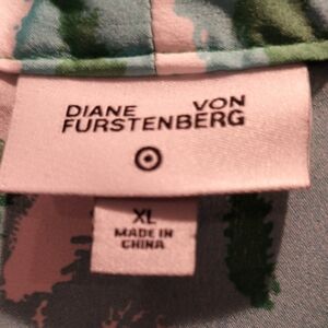 FINAL PRICE Diane von Furstenberg Green White and Blue Patterned Robe Size XL